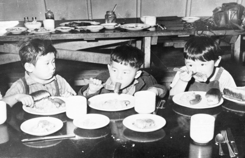 Little Boys Eating Dinner DDR NA